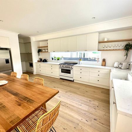 Unwind Guesthouse Байрън Бей Екстериор снимка