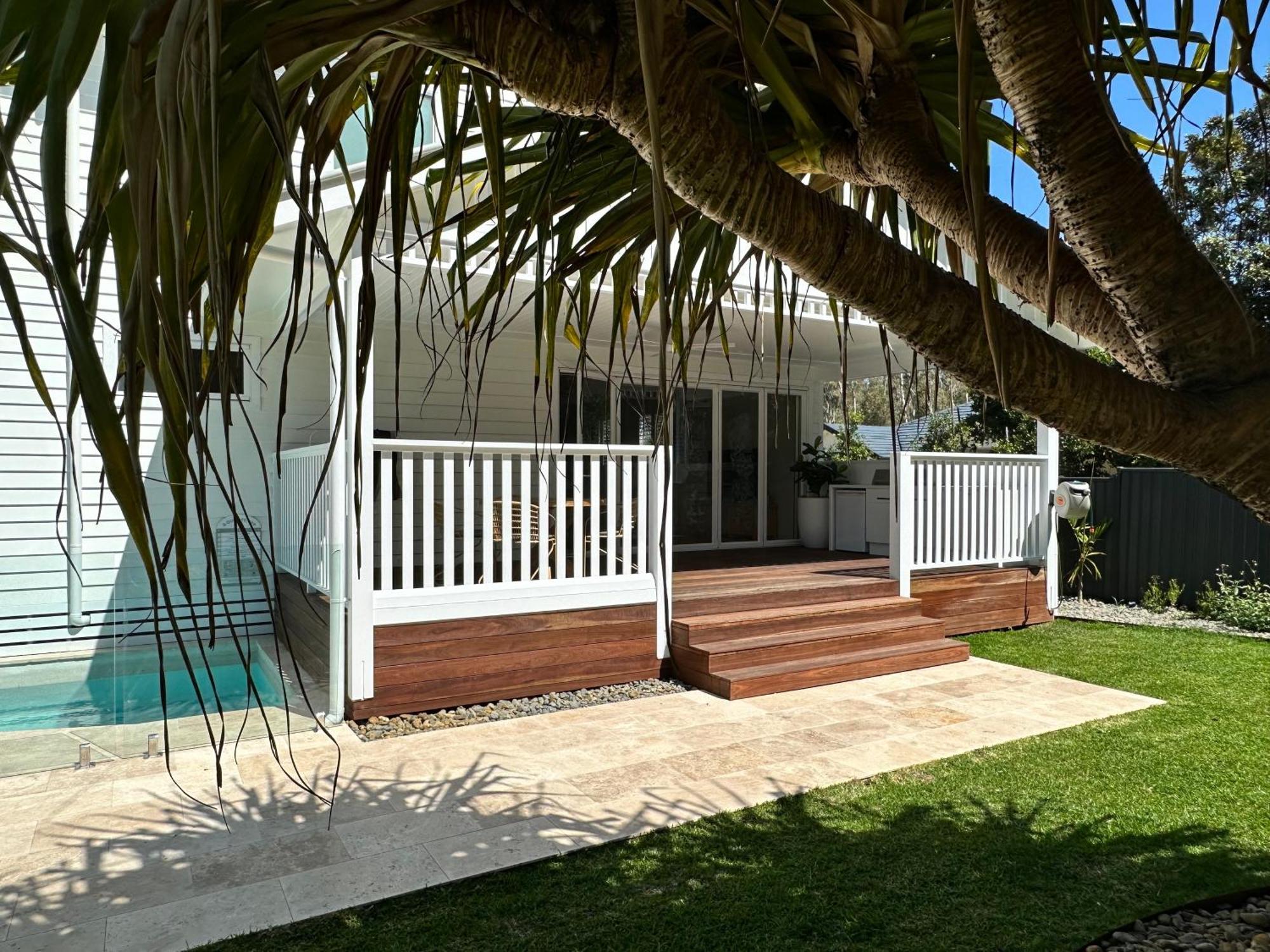 Unwind Guesthouse Байрън Бей Екстериор снимка