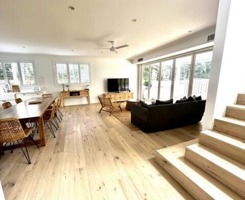 Unwind Guesthouse Байрън Бей Екстериор снимка