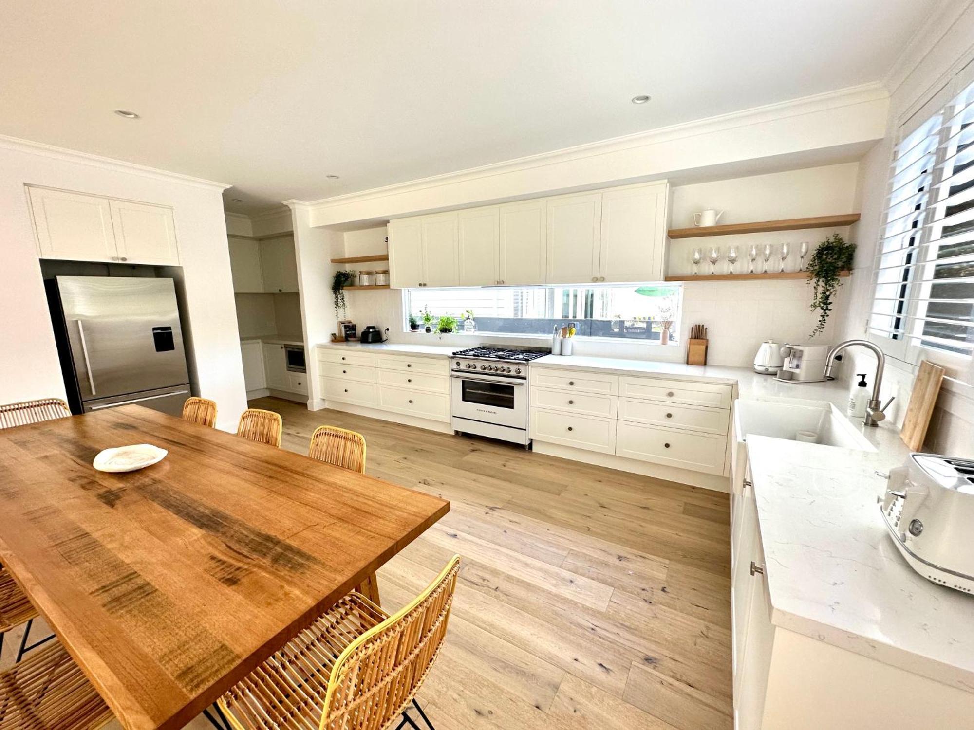 Unwind Guesthouse Байрън Бей Екстериор снимка