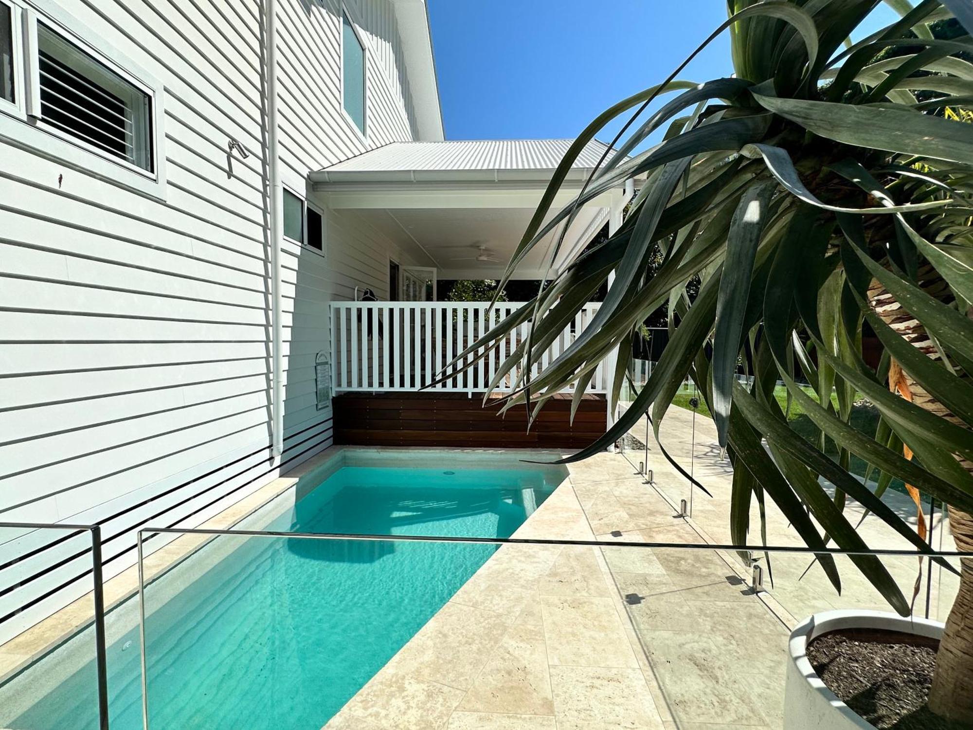 Unwind Guesthouse Байрън Бей Екстериор снимка